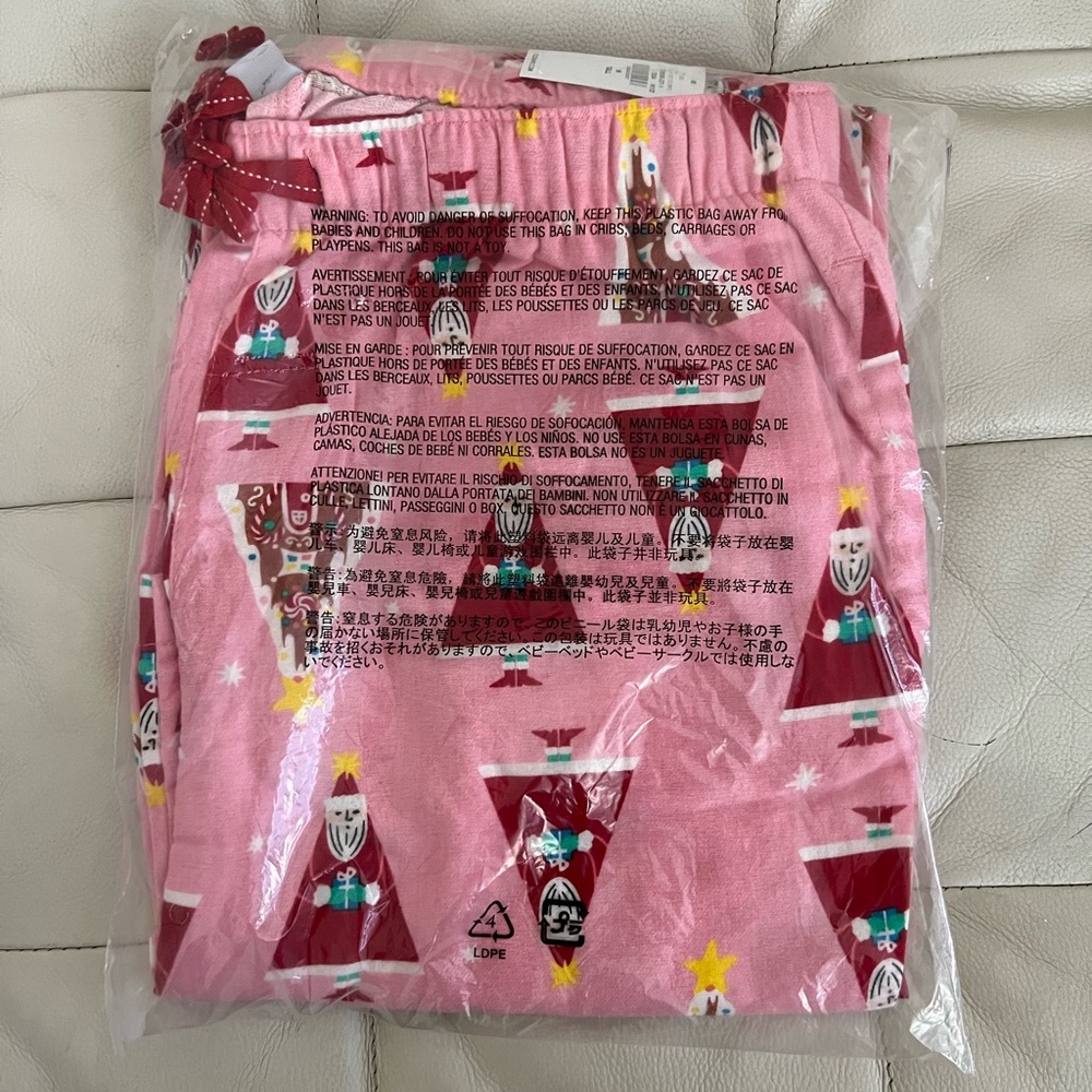 Tall NWT Old Navy flannel pajama pants in pink Santa print M TALL